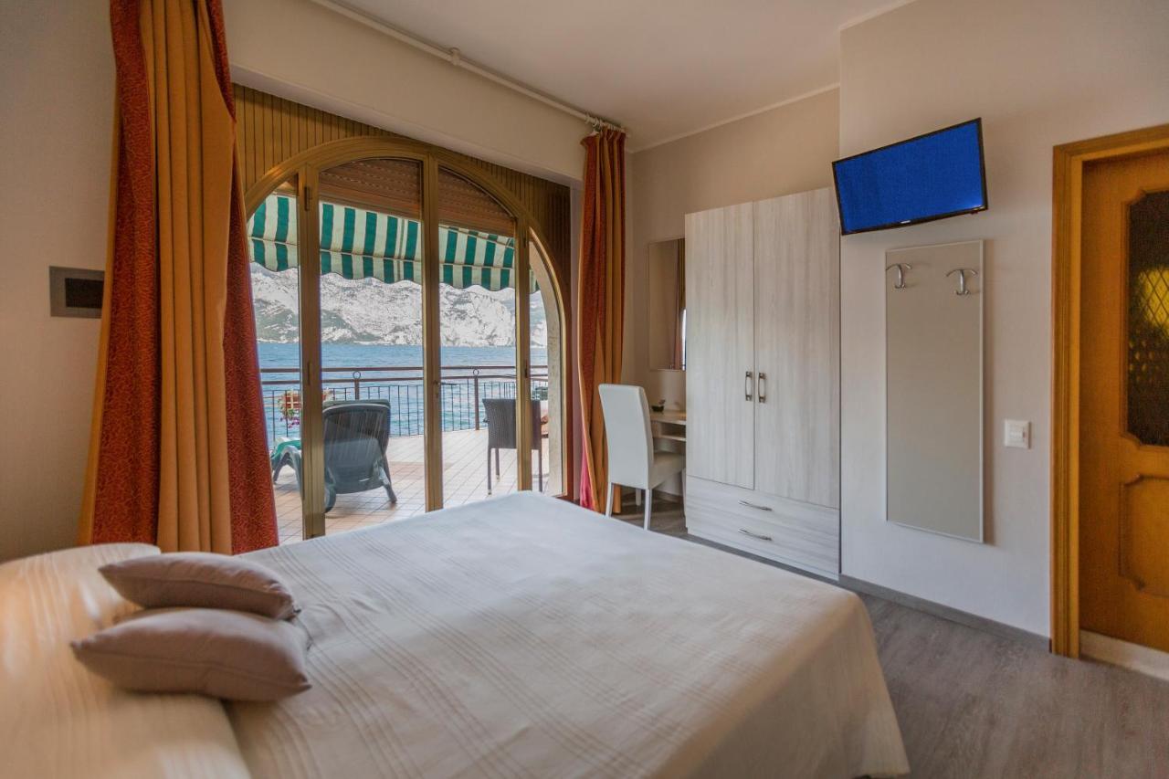 Hotel Nettuno Brenzone sul Garda Ngoại thất bức ảnh