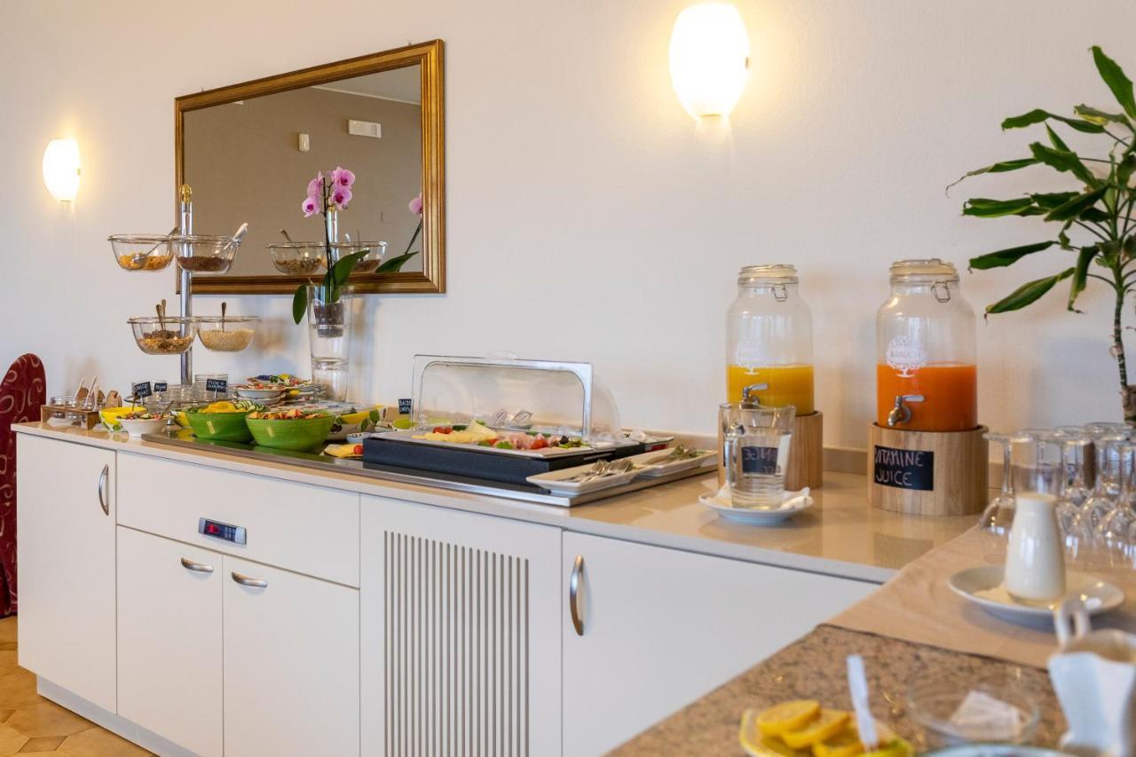 Hotel Nettuno Brenzone sul Garda Ngoại thất bức ảnh