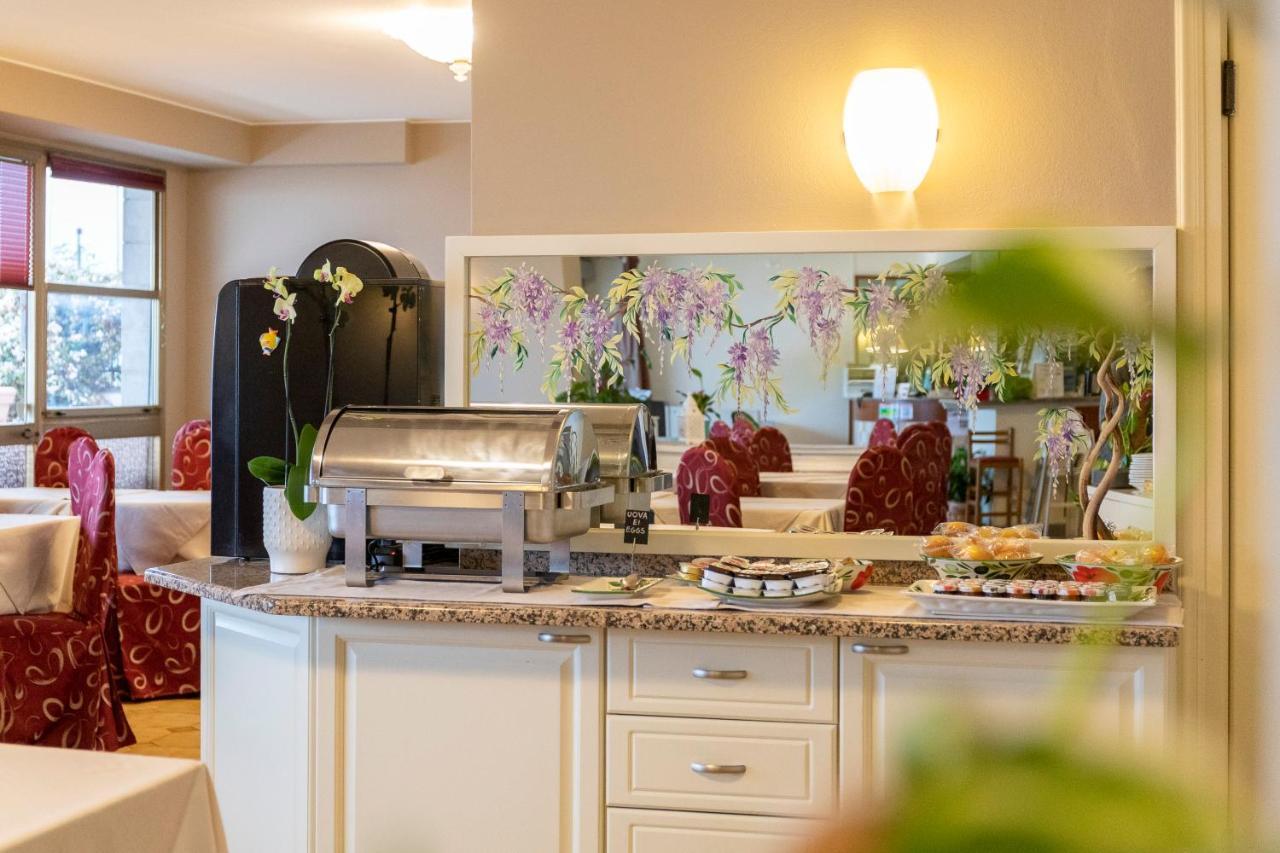 Hotel Nettuno Brenzone sul Garda Ngoại thất bức ảnh