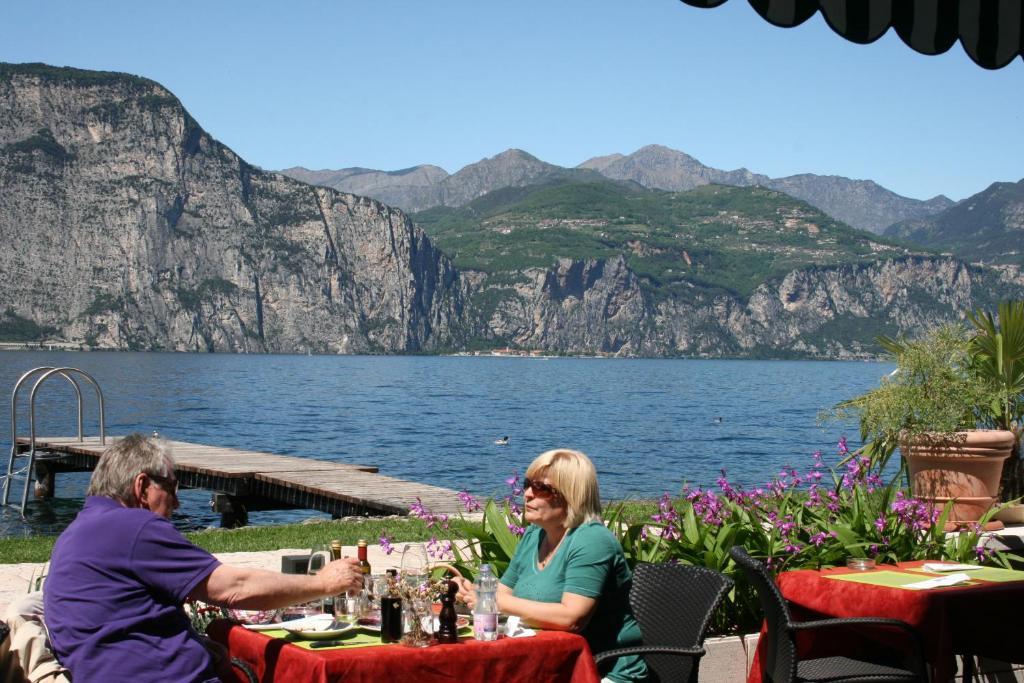 Hotel Nettuno Brenzone sul Garda Ngoại thất bức ảnh