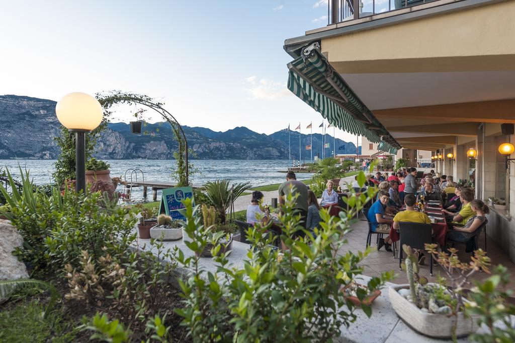 Hotel Nettuno Brenzone sul Garda Ngoại thất bức ảnh